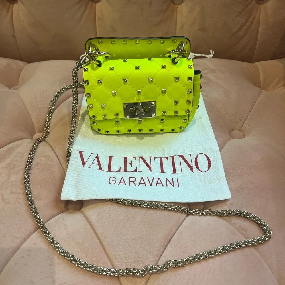⭐️Valentino Garavani 2020 Mini Spike It Rockstud Neon Leather Shoulder Bag - Picture 3 of 10